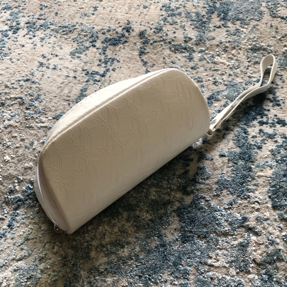 NWOT Oakley Zippered Sunglass Case